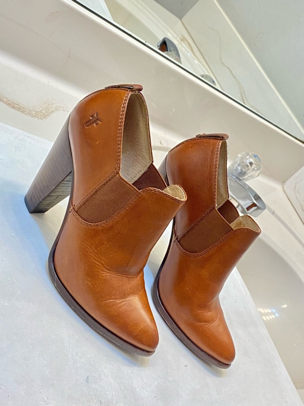 Frye Georgia bootie women’s Size 7.5M excellent condition clean interior